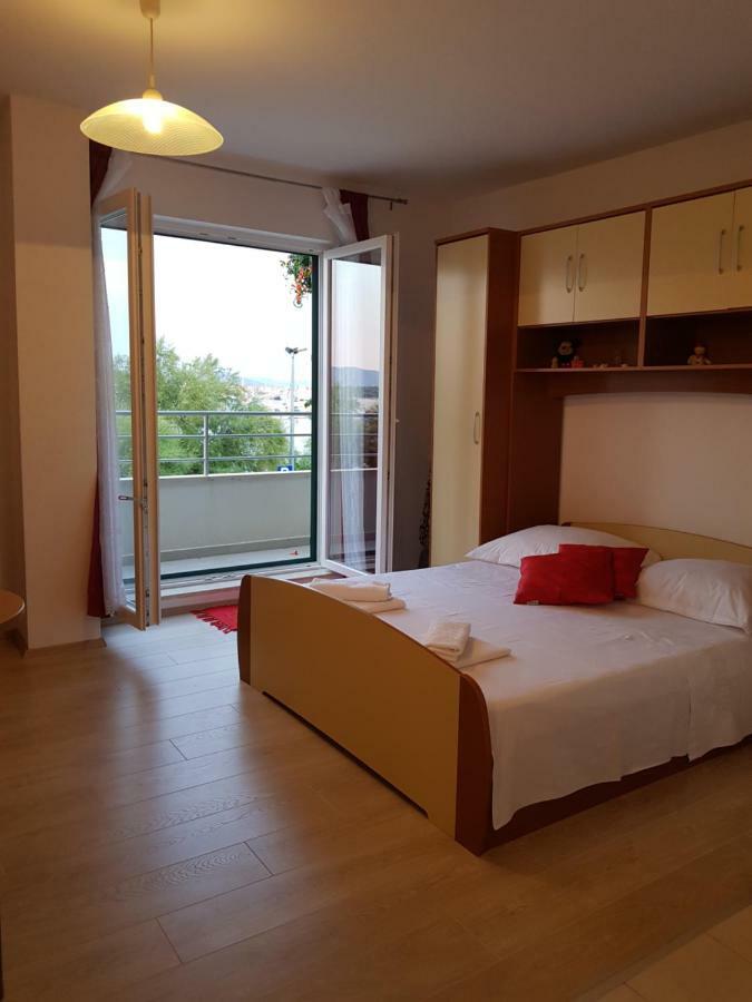 Beach Apartment Ana With Sea View, Balcony, Garden & Bbq, Murter - Dalmatia Kültér fotó