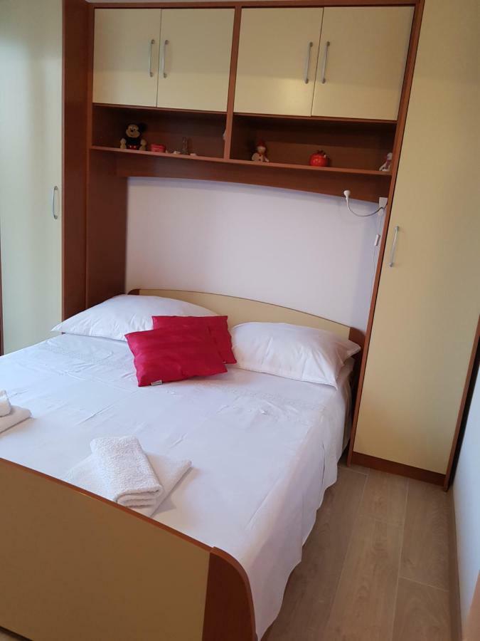 Beach Apartment Ana With Sea View, Balcony, Garden & Bbq, Murter - Dalmatia Kültér fotó